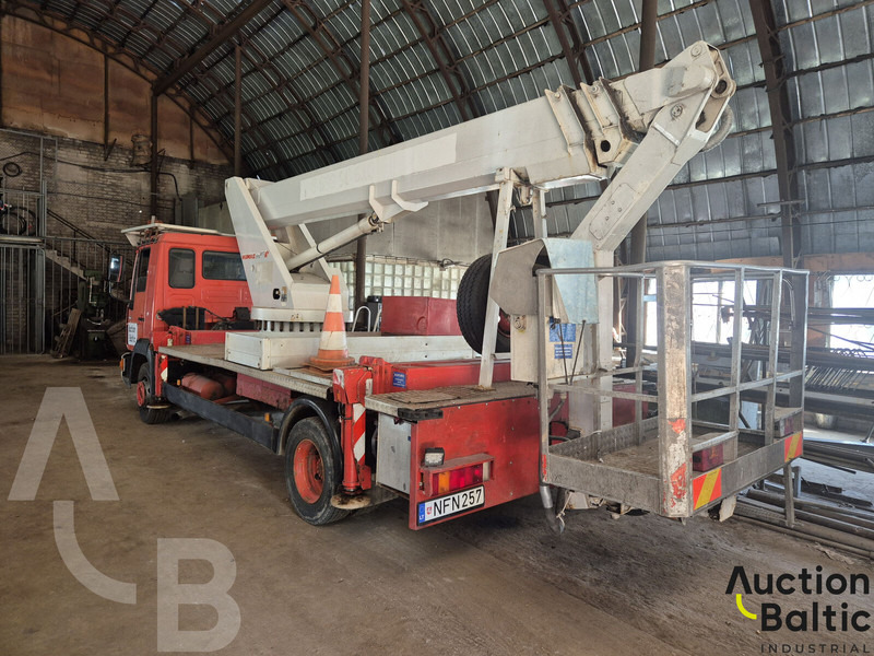 MAN 8.163 - Camión con plataforma elevadora: foto 4 MAN 8.163 - Camión con plataforma elevadora: foto 4