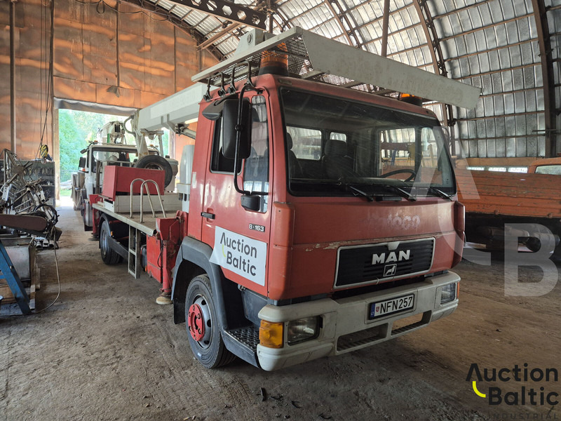 MAN 8.163 - Camión con plataforma elevadora: foto 2 MAN 8.163 - Camión con plataforma elevadora: foto 2