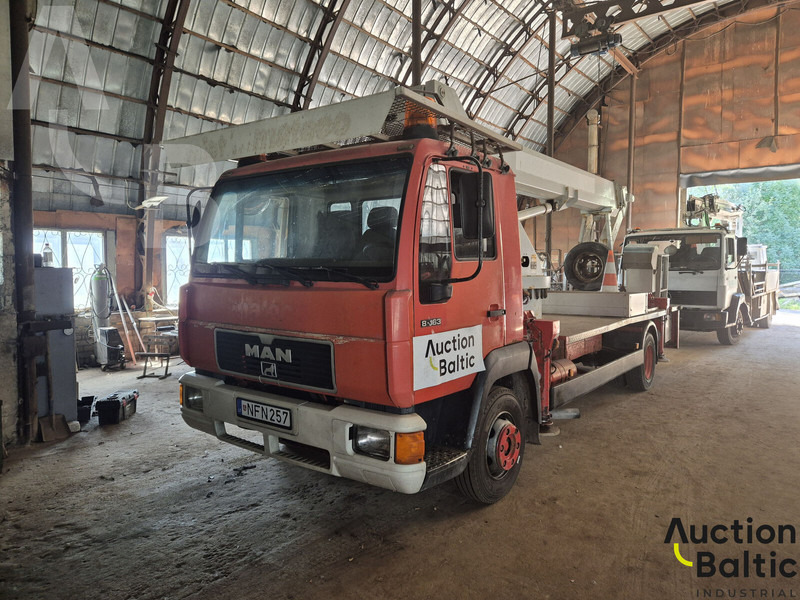 MAN 8.163 - Camión con plataforma elevadora: foto 1 MAN 8.163 - Camión con plataforma elevadora: foto 1