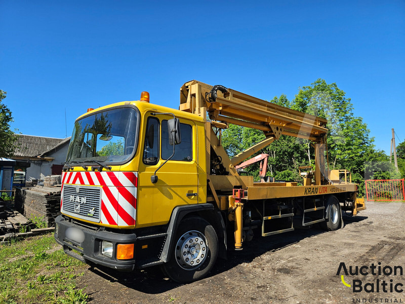 MAN M90 - Camión con plataforma elevadora: foto 1 MAN M90 - Camión con plataforma elevadora: foto 1