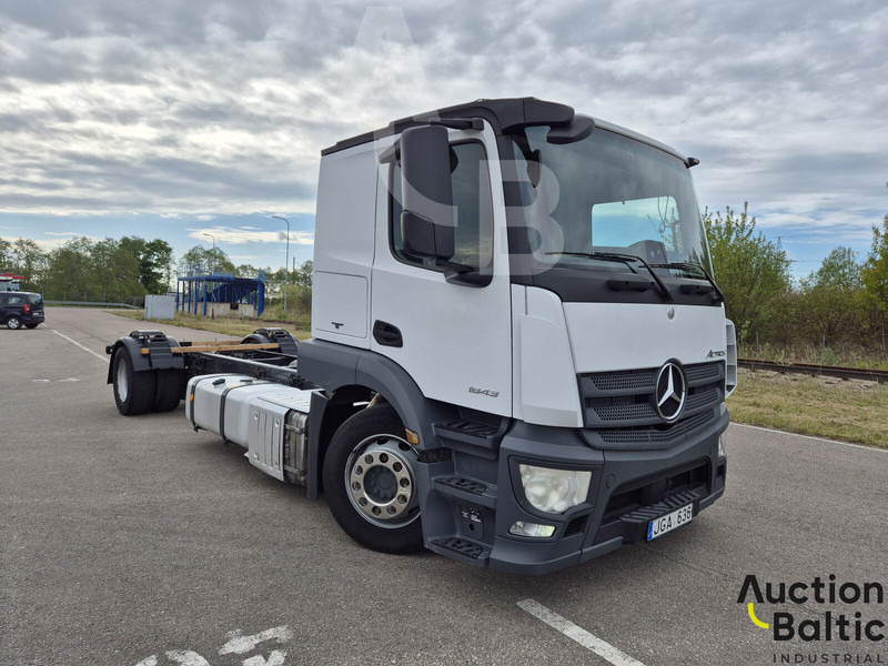 Mercedes-Benz Actros 1843 - Camión chasis: foto 2 Mercedes-Benz Actros 1843 - Camión chasis: foto 2