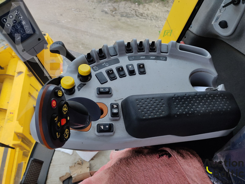Cosechadora de granos para transporte de alimentos New Holland TC 5.90: foto 10