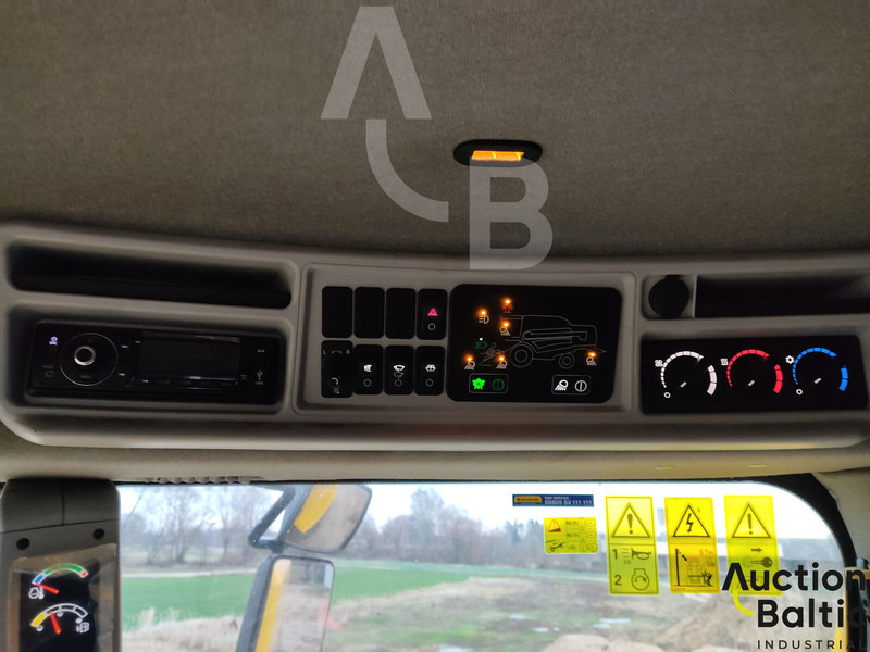 Cosechadora de granos para transporte de alimentos New Holland TC 5.90: foto 11