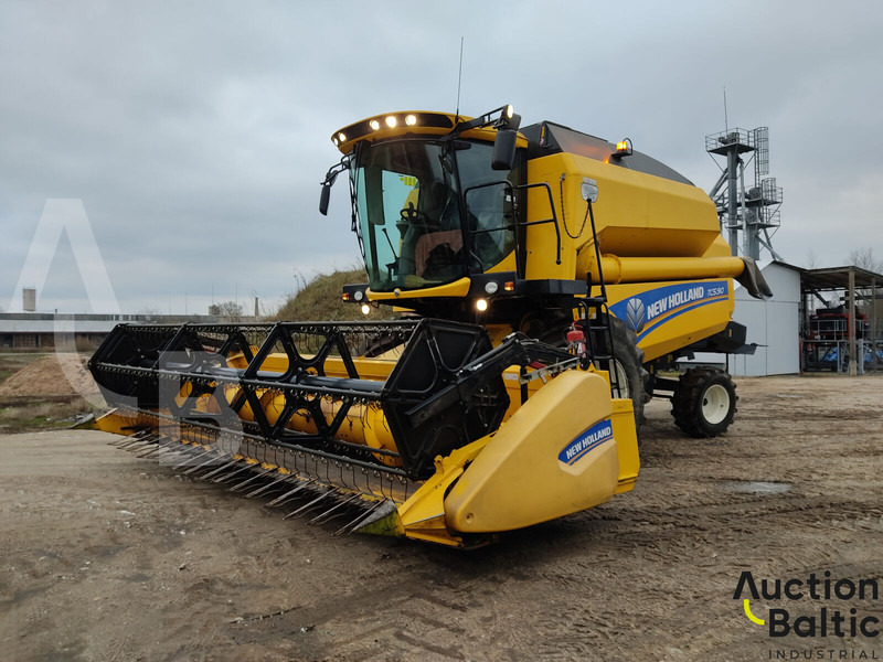 New Holland TC 5.90 - Cosechadora de granos: foto 1 New Holland TC 5.90 - Cosechadora de granos: foto 1