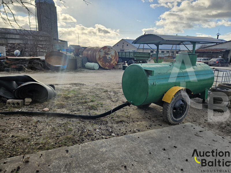 Trailer with tank - Remolque cisterna: foto 2 Trailer with tank - Remolque cisterna: foto 2