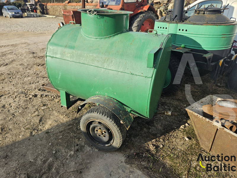 Trailer with tank - Remolque cisterna: foto 2 Trailer with tank - Remolque cisterna: foto 2