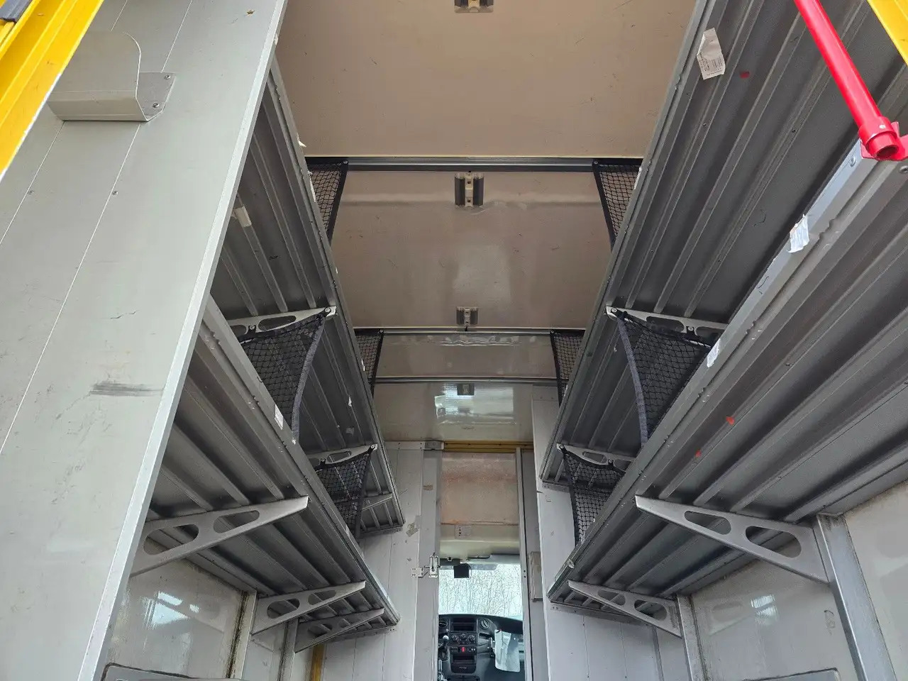 Furgoneta caja cerrada Iveco Daily/ Regalsystem/Luftfeder/1. Hand: foto 10