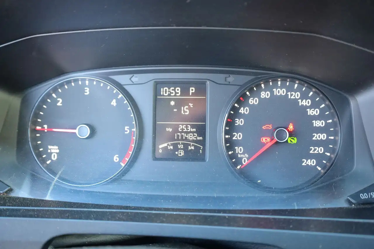 Coche nuevo Volkswagen T6 Transporter / 2.0 TDI/EU6/1.Hand: foto 15