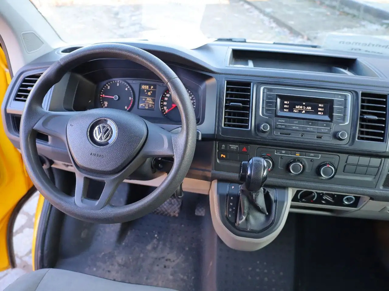 Coche nuevo Volkswagen T6 Transporter / 2.0 TDI/EU6/1.Hand: foto 13