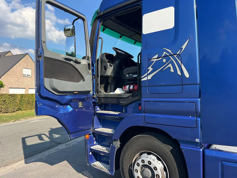 Mercedes-Benz Actros 1850 V8***Euro3**MEGA SPACE 1850 TOP CONDITION** - Cabeza tractora: foto 3 Mercedes-Benz Actros 1850 V8***Euro3**MEGA SPACE 1850 TOP CONDITION** - Cabeza tractora: foto 3