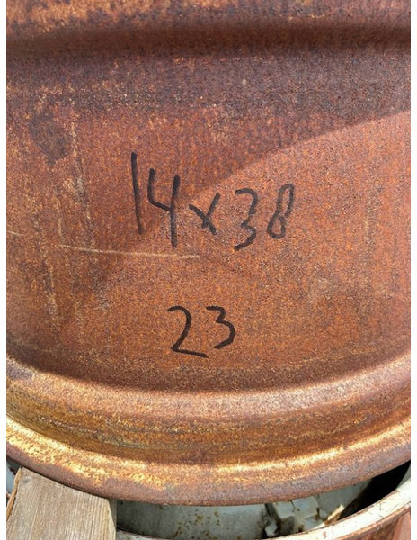 New Holland velgen 14 x 38 - Llanta: foto 1 New Holland velgen 14 x 38 - Llanta: foto 1