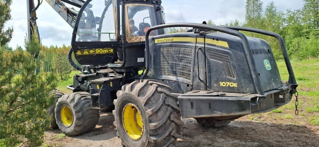 John Deere 1070 E - Procesadora forestal: foto 1 John Deere 1070 E - Procesadora forestal: foto 1