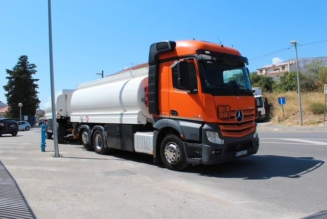 Mercedes-Benz Actros 2548 6x2/4 - Camión cisterna: foto 3 Mercedes-Benz Actros 2548 6x2/4 - Camión cisterna: foto 3