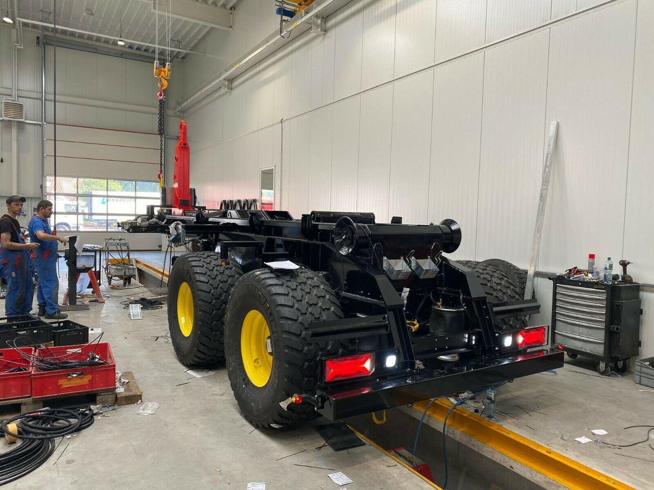 Auflieger Abrollkipper Hakenlift Agrarausführung - Semirremolque portacontenedore/ Intercambiable: foto 4 Auflieger Abrollkipper Hakenlift Agrarausführung - Semirremolque portacontenedore/ Intercambiable: foto 4