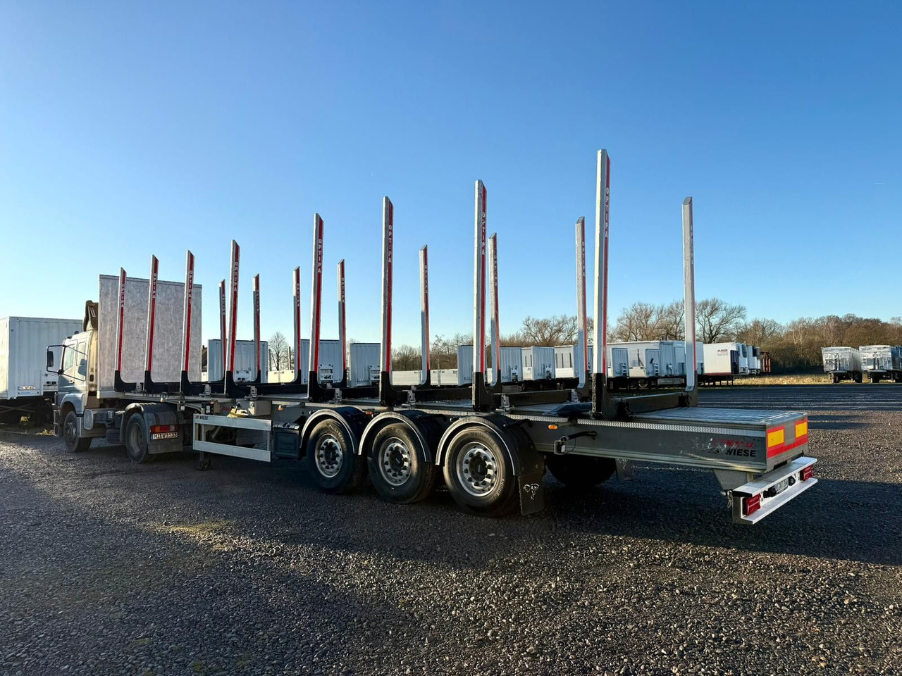 Benalu Timberliner Holzauflieger mit Schemel und Rungen - Semirremolque maderero: foto 3 Benalu Timberliner Holzauflieger mit Schemel und Rungen - Semirremolque maderero: foto 3