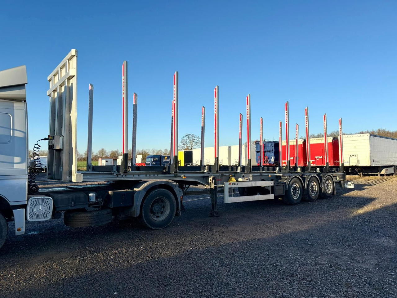 Benalu Timberliner Holzauflieger mit Schemel und Rungen - Semirremolque maderero: foto 1 Benalu Timberliner Holzauflieger mit Schemel und Rungen - Semirremolque maderero: foto 1