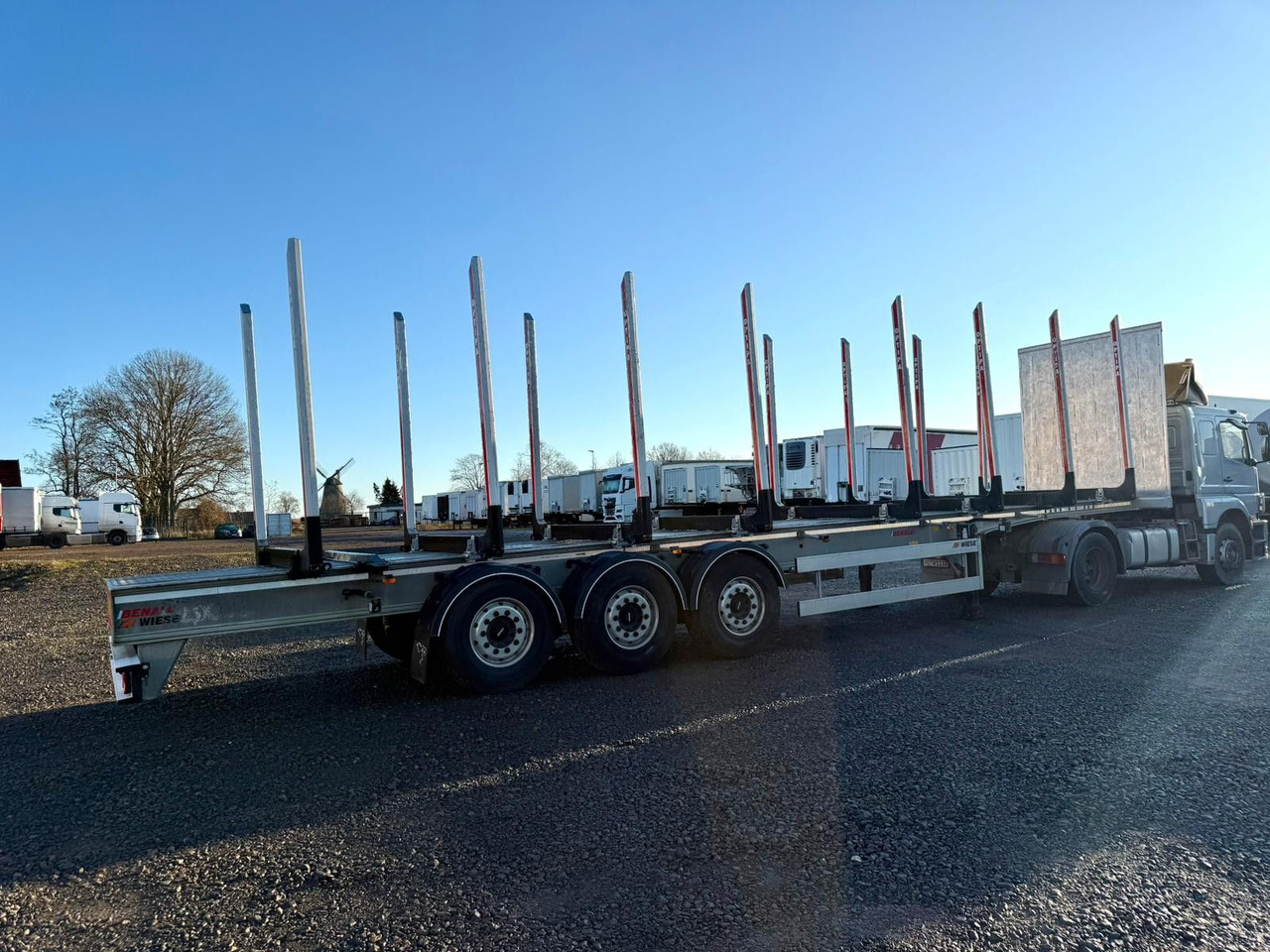 Benalu Timberliner Holzauflieger mit Schemel und Rungen - Semirremolque maderero: foto 5 Benalu Timberliner Holzauflieger mit Schemel und Rungen - Semirremolque maderero: foto 5