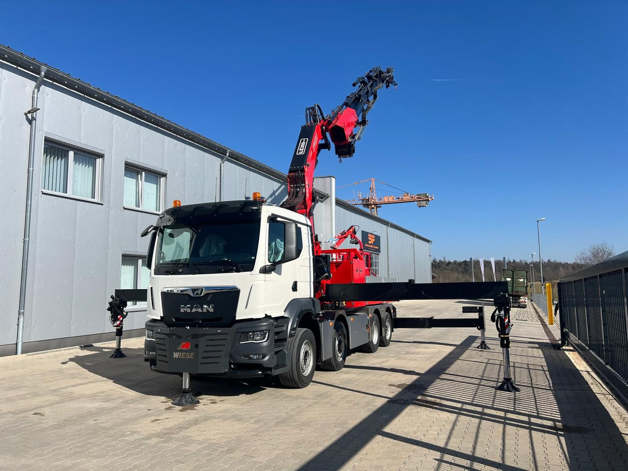 MAN 8x4 Hydro mit F1150 inkl Jib und Winde Korb - Cabeza tractora: foto 1 MAN 8x4 Hydro mit F1150 inkl Jib und Winde Korb - Cabeza tractora: foto 1
