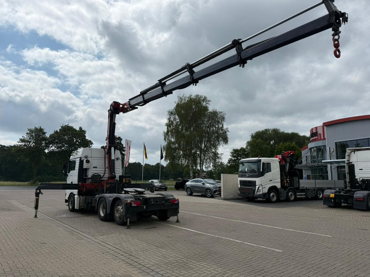 MAN TGX 26.440 6x2 mit HMF 3000-5 Kran TÜV NEU - Cabeza tractora: foto 4 MAN TGX 26.440 6x2 mit HMF 3000-5 Kran TÜV NEU - Cabeza tractora: foto 4