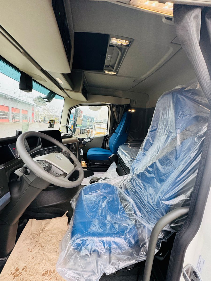 Volvo FH 500 8x4 Kran F710 RA2.27 Jib & Winde Sofort - Cabeza tractora: foto 5 Volvo FH 500 8x4 Kran F710 RA2.27 Jib & Winde Sofort - Cabeza tractora: foto 5