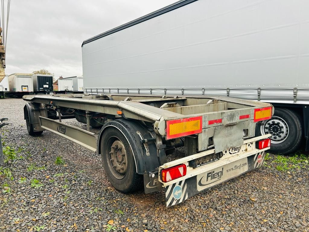Fliegl ZPS 180 Abrollanhänger, Außenrollen - Remolque multilift/ Portacontenedores de cadenas: foto 1 Fliegl ZPS 180 Abrollanhänger, Außenrollen - Remolque multilift/ Portacontenedores de cadenas: foto 1