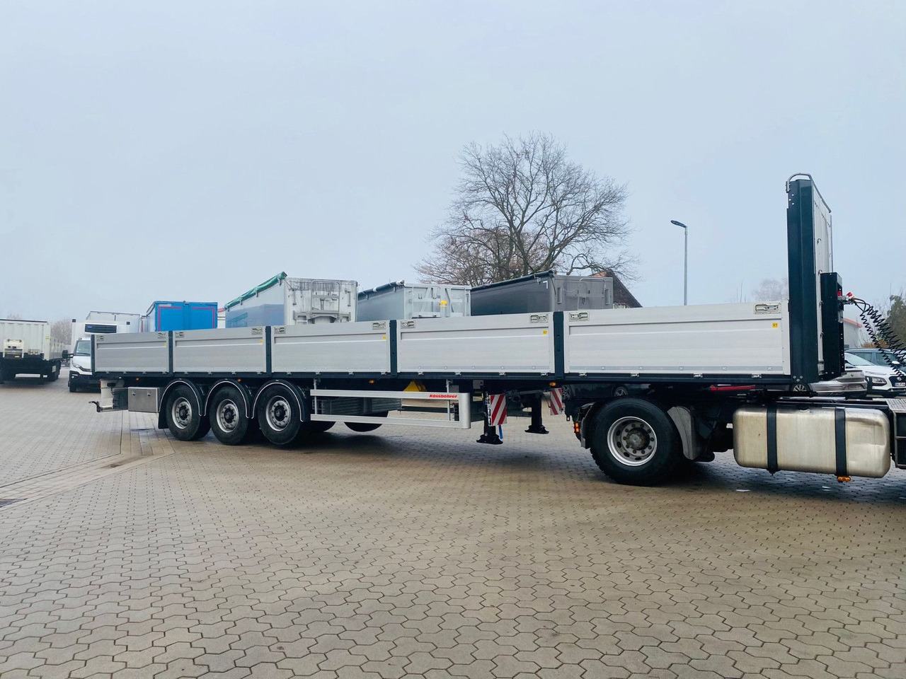Kässbohrer Bordwandauflieger Twistlocks - Semirremolque plataforma/ Caja abierta: foto 2 Kässbohrer Bordwandauflieger Twistlocks - Semirremolque plataforma/ Caja abierta: foto 2