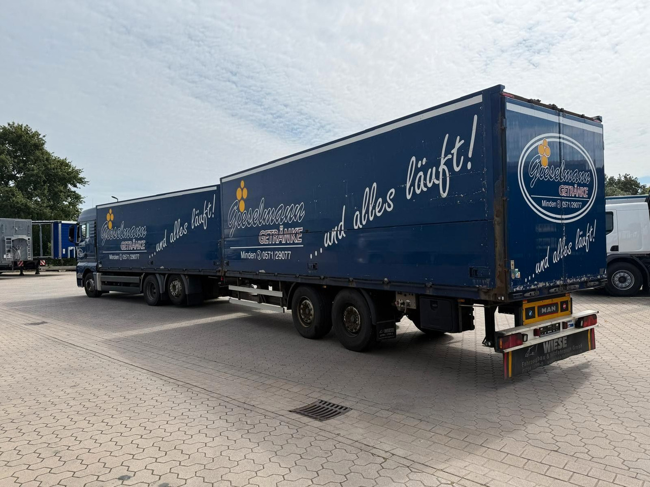 MAN TGA mit Kofferaufbau/Getränkeaufbau + Anhänger - Camión transporte de bebidas: foto 4 MAN TGA mit Kofferaufbau/Getränkeaufbau + Anhänger - Camión transporte de bebidas: foto 4