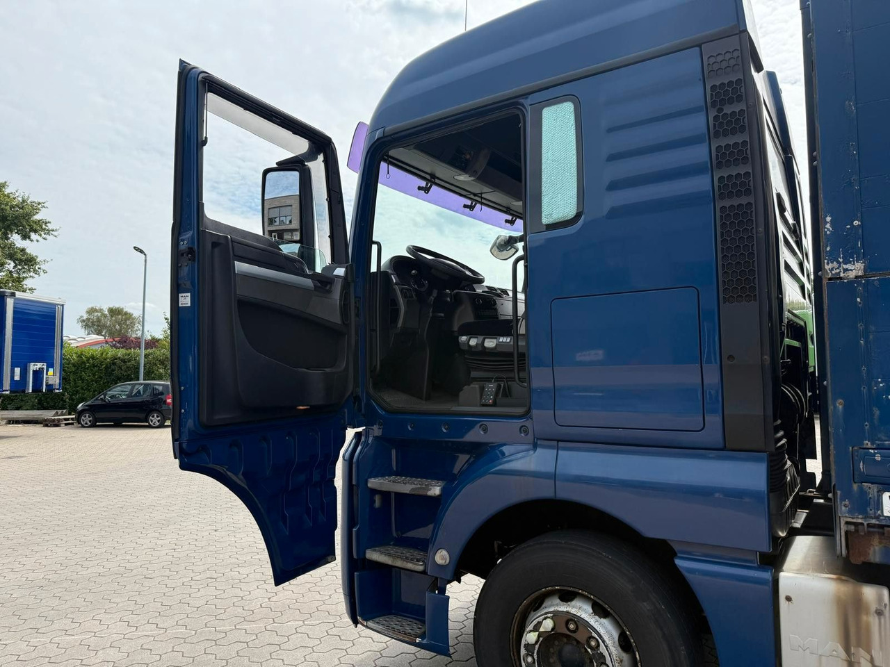 MAN TGA mit Kofferaufbau/Getränkeaufbau + Anhänger - Camión transporte de bebidas: foto 5 MAN TGA mit Kofferaufbau/Getränkeaufbau + Anhänger - Camión transporte de bebidas: foto 5