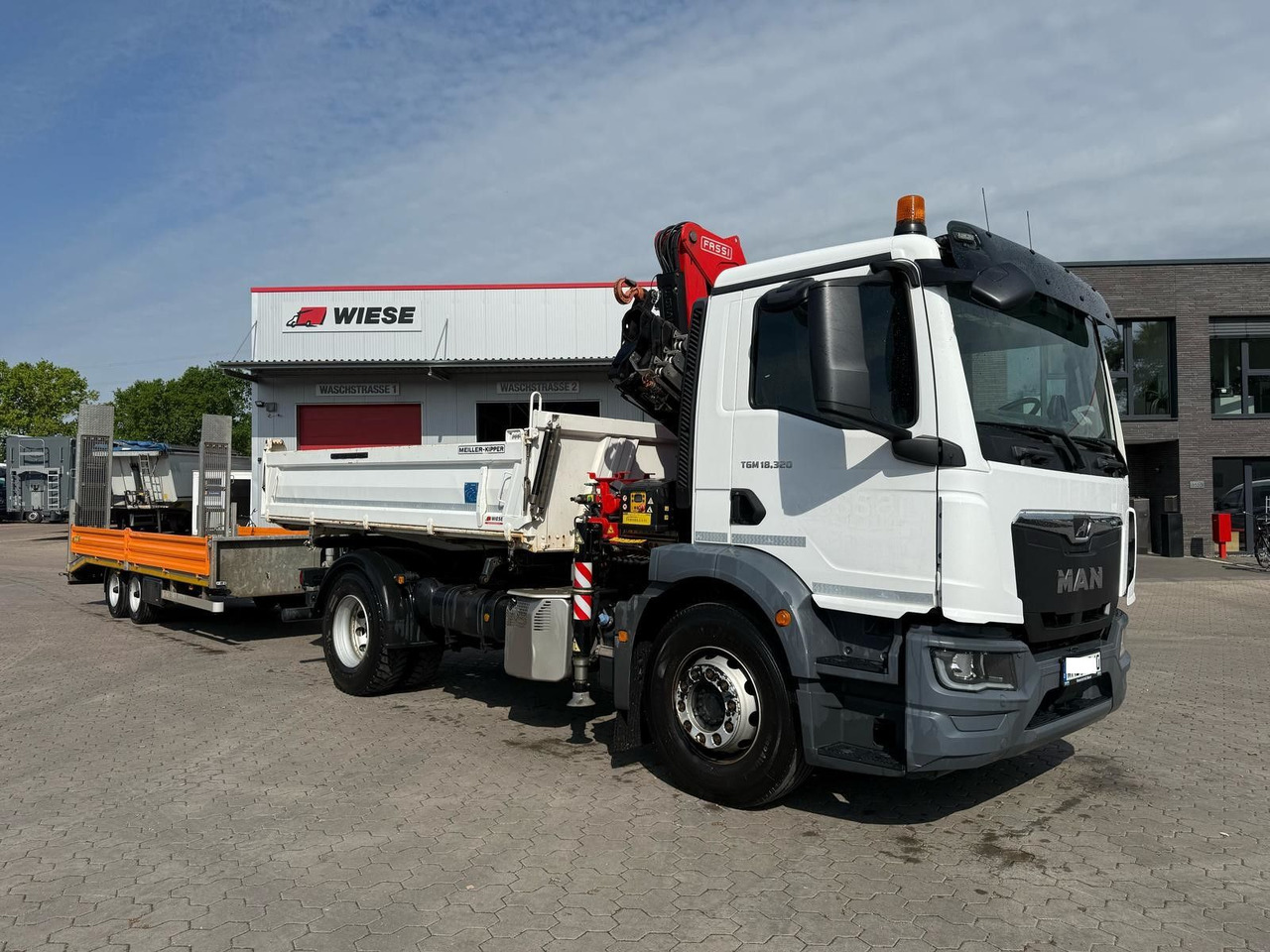 MAN TGM 18.320 4x2 BB Kran Fassi F135 Kipper Meiller - Camión grúa: foto 1 MAN TGM 18.320 4x2 BB Kran Fassi F135 Kipper Meiller - Camión grúa: foto 1