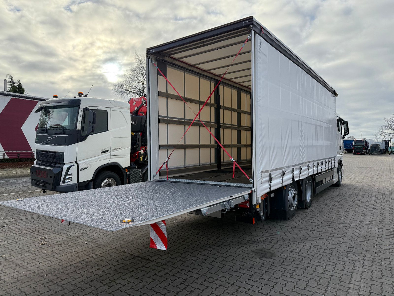 MAN TGX 26.440 6x2 LL Schwerlast Ladebordwand/Rampe - Grua de remolque autos: foto 4 MAN TGX 26.440 6x2 LL Schwerlast Ladebordwand/Rampe - Grua de remolque autos: foto 4