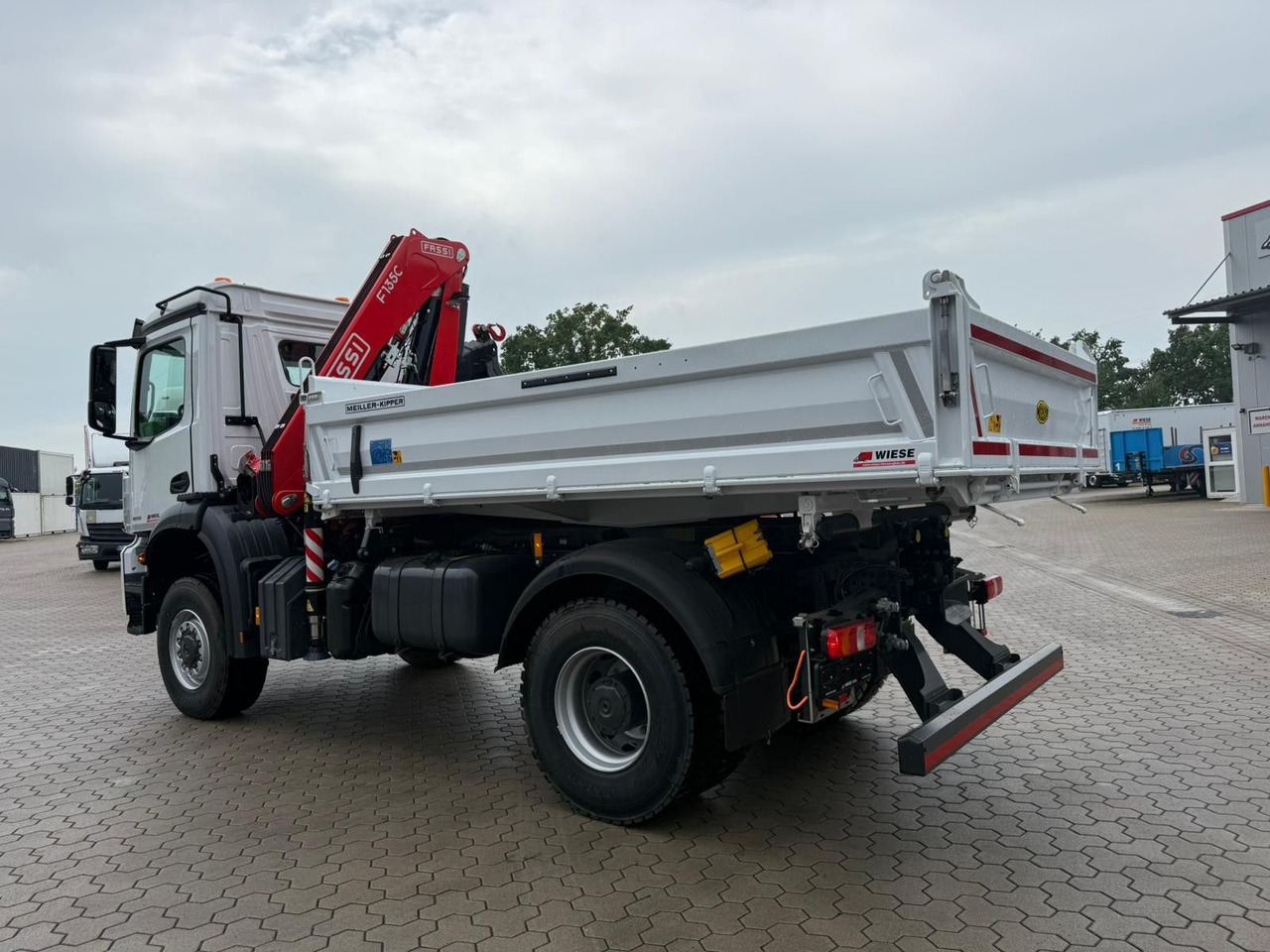 Mercedes-Benz Arocs 1835 4x2 Meiller Fassi F135 Kran Kipper - Camión volquete, Camión grúa: foto 3 Mercedes-Benz Arocs 1835 4x2 Meiller Fassi F135 Kran Kipper - Camión volquete, Camión grúa: foto 3