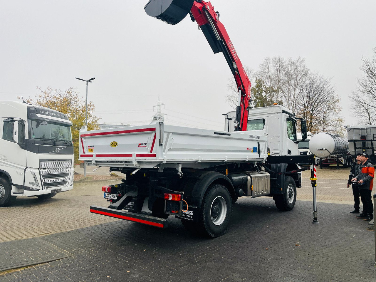 Camión volquete, Camión grúa Mercedes-Benz Arocs 1835 4x4 Meiller Fassi F135 Kran Kipper: foto 7 Camión volquete, Camión grúa Mercedes-Benz Arocs 1835 4x4 Meiller Fassi F135 Kran Kipper: foto 7