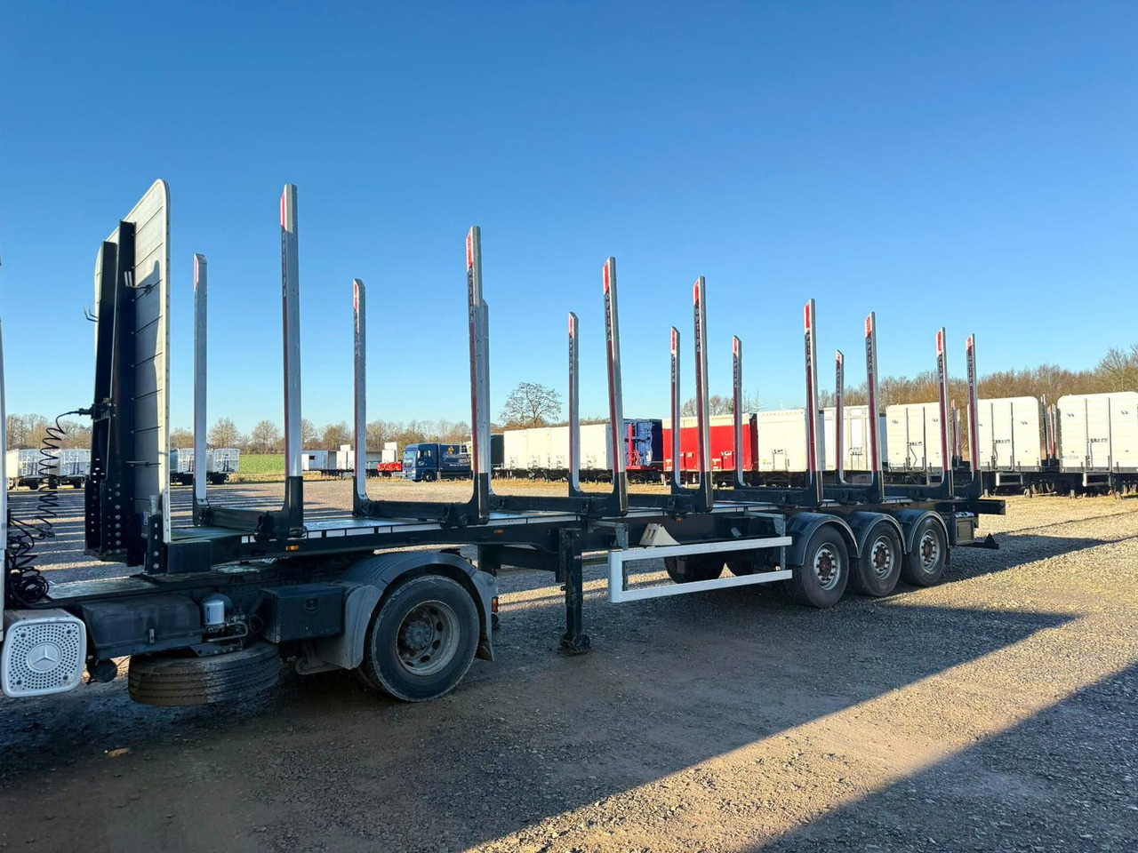 PAVIC Holzauflieger mit Schemel und Rungen - Semirremolque maderero: foto 1 PAVIC Holzauflieger mit Schemel und Rungen - Semirremolque maderero: foto 1