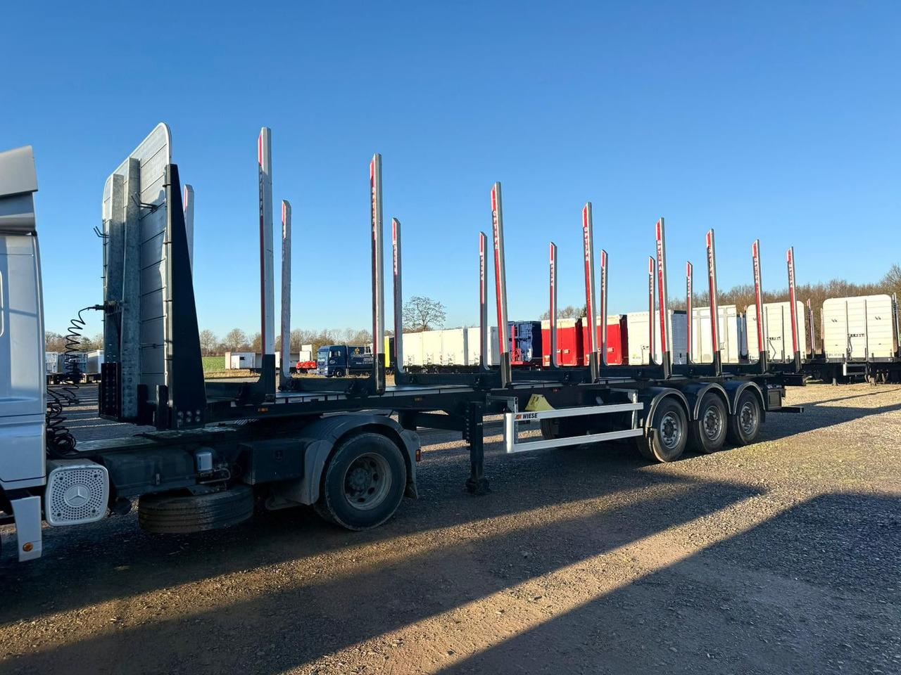 PAVIC Holzauflieger mit Schemel und Rungen - Semirremolque maderero: foto 1 PAVIC Holzauflieger mit Schemel und Rungen - Semirremolque maderero: foto 1