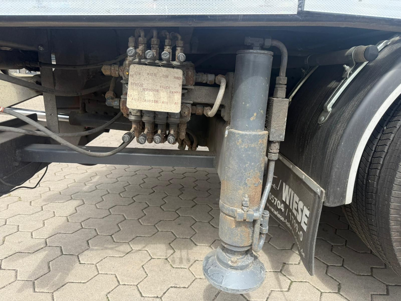 Camión caja abierta Scania G450 Baumaschinentransporter mit Rampen: foto 15
