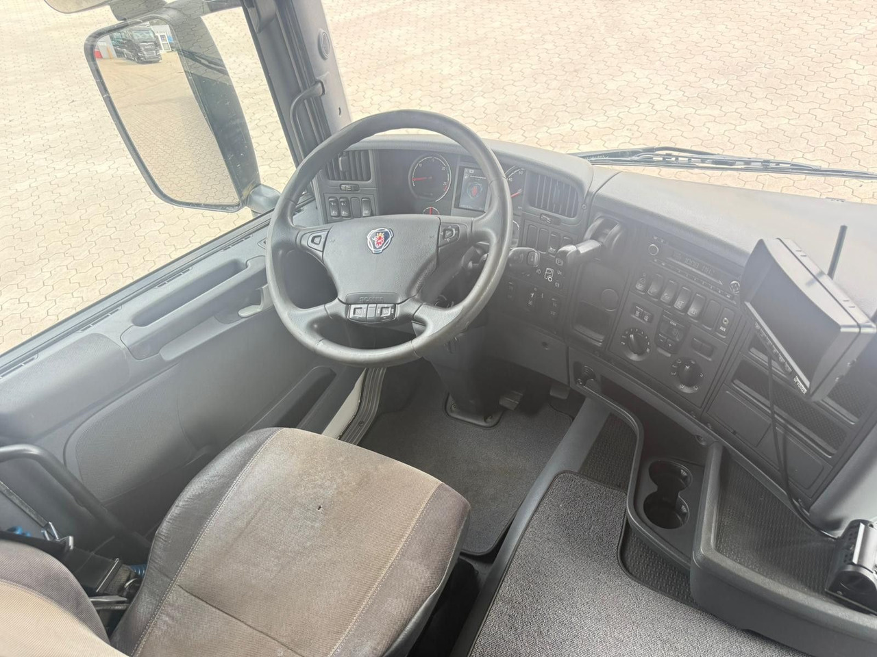 Camión caja abierta Scania G450 Baumaschinentransporter mit Rampen: foto 9