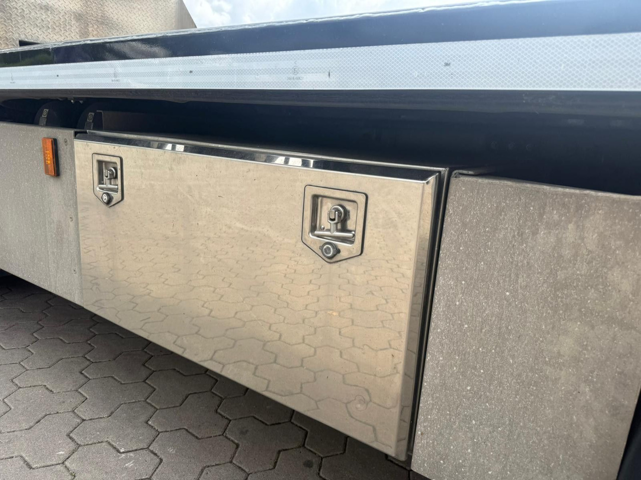 Camión caja abierta Scania G450 Baumaschinentransporter mit Rampen: foto 11