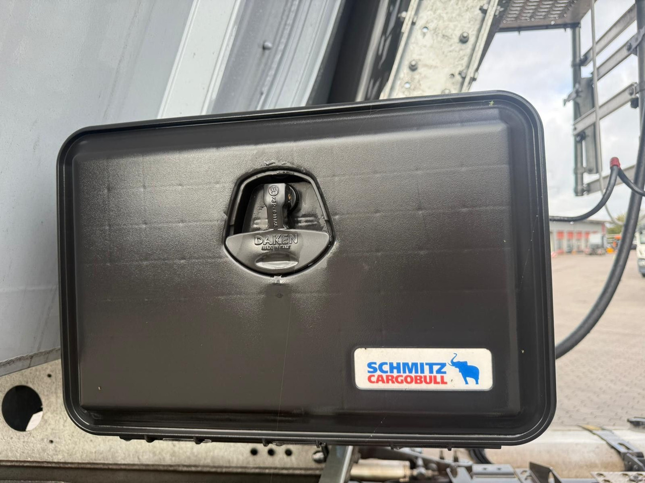 Semirremolque volquete Schmitz Cargobull SCB S3D Alu Kipper 60m³ Fast Neuwertig OKUSLIDE: foto 13