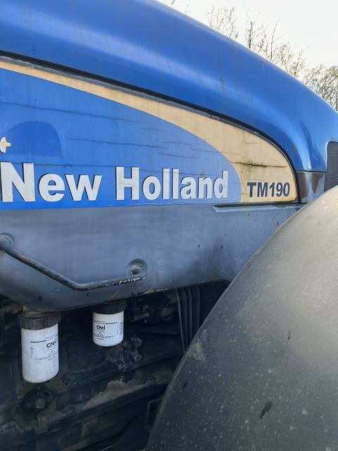 New Holland TM190 - Tractor: foto 2 New Holland TM190 - Tractor: foto 2