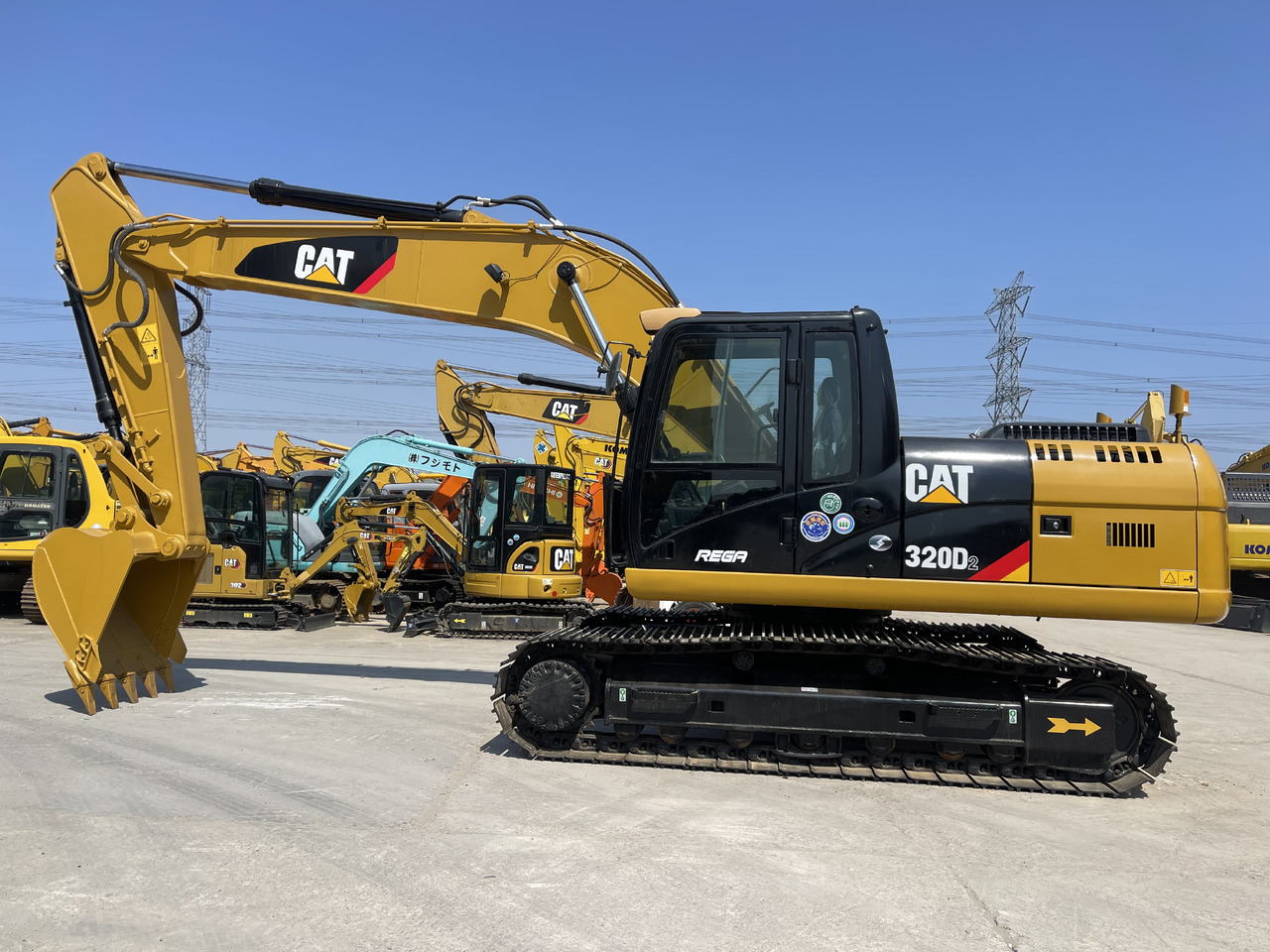 CATERPILLAR 320D2 - Excavadora de cadenas: foto 1 CATERPILLAR 320D2 - Excavadora de cadenas: foto 1