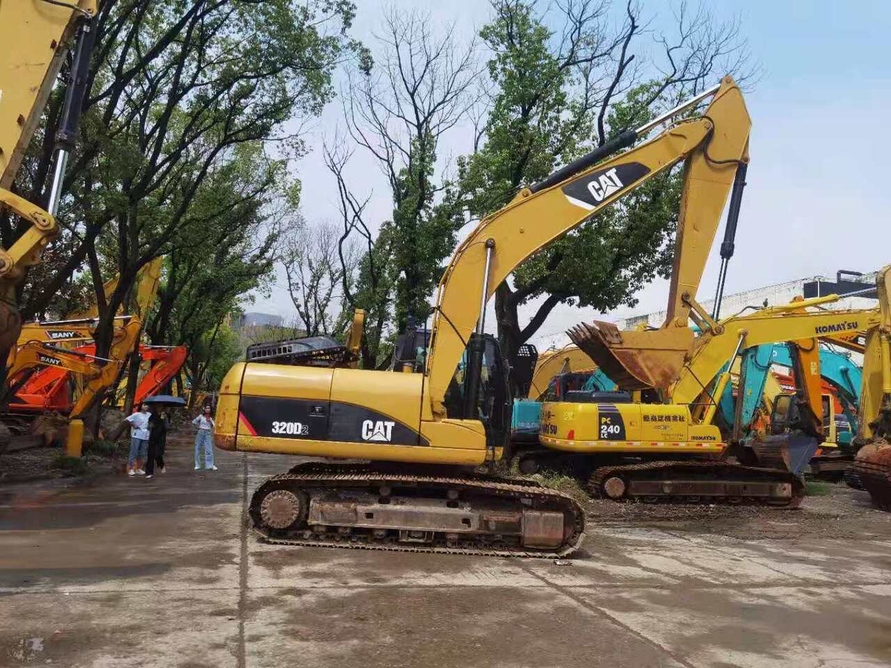 CATERPILLAR 320D2 - Excavadora de cadenas: foto 1 CATERPILLAR 320D2 - Excavadora de cadenas: foto 1