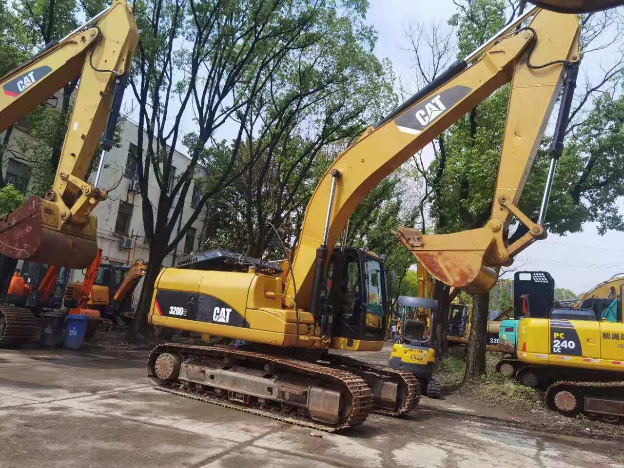 CATERPILLAR 320D2 - Excavadora de cadenas: foto 2 CATERPILLAR 320D2 - Excavadora de cadenas: foto 2
