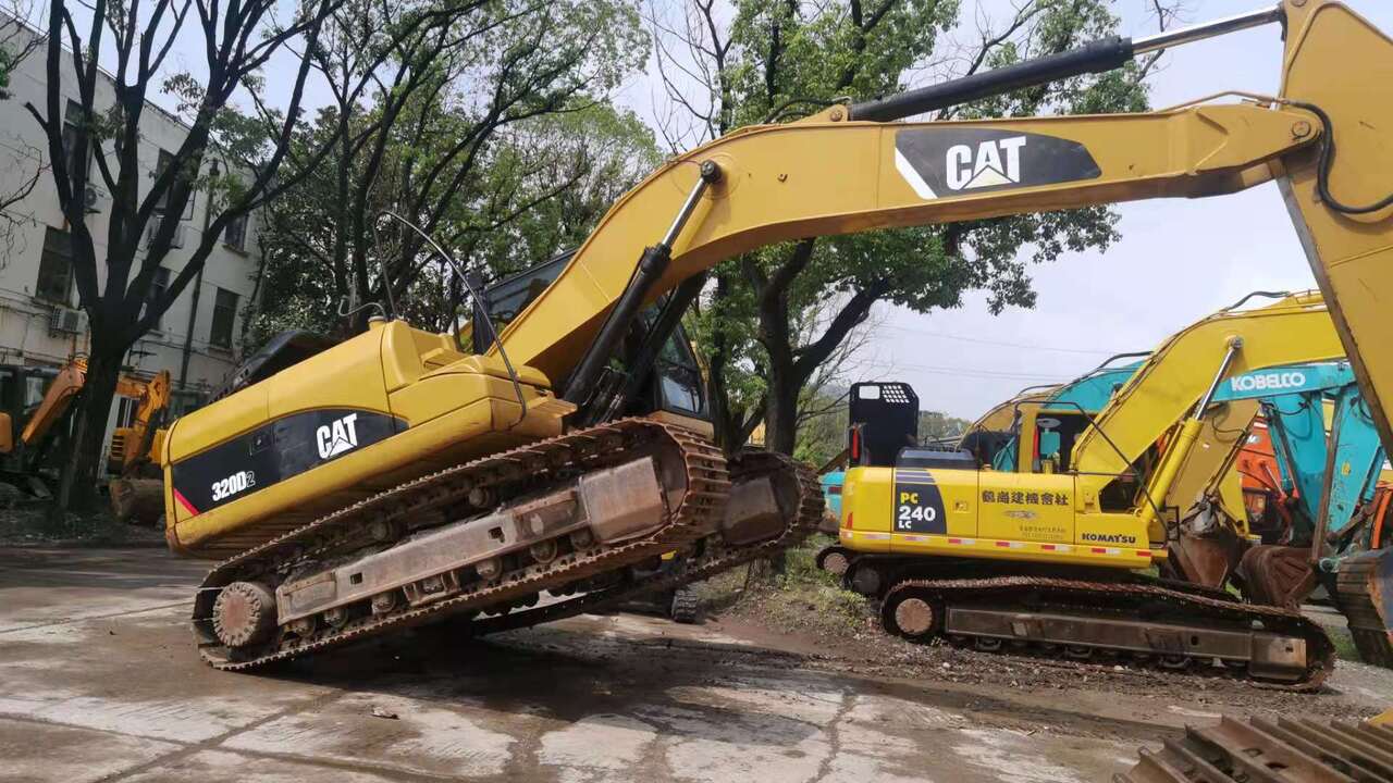 CATERPILLAR 320D2 - Excavadora de cadenas: foto 4 CATERPILLAR 320D2 - Excavadora de cadenas: foto 4