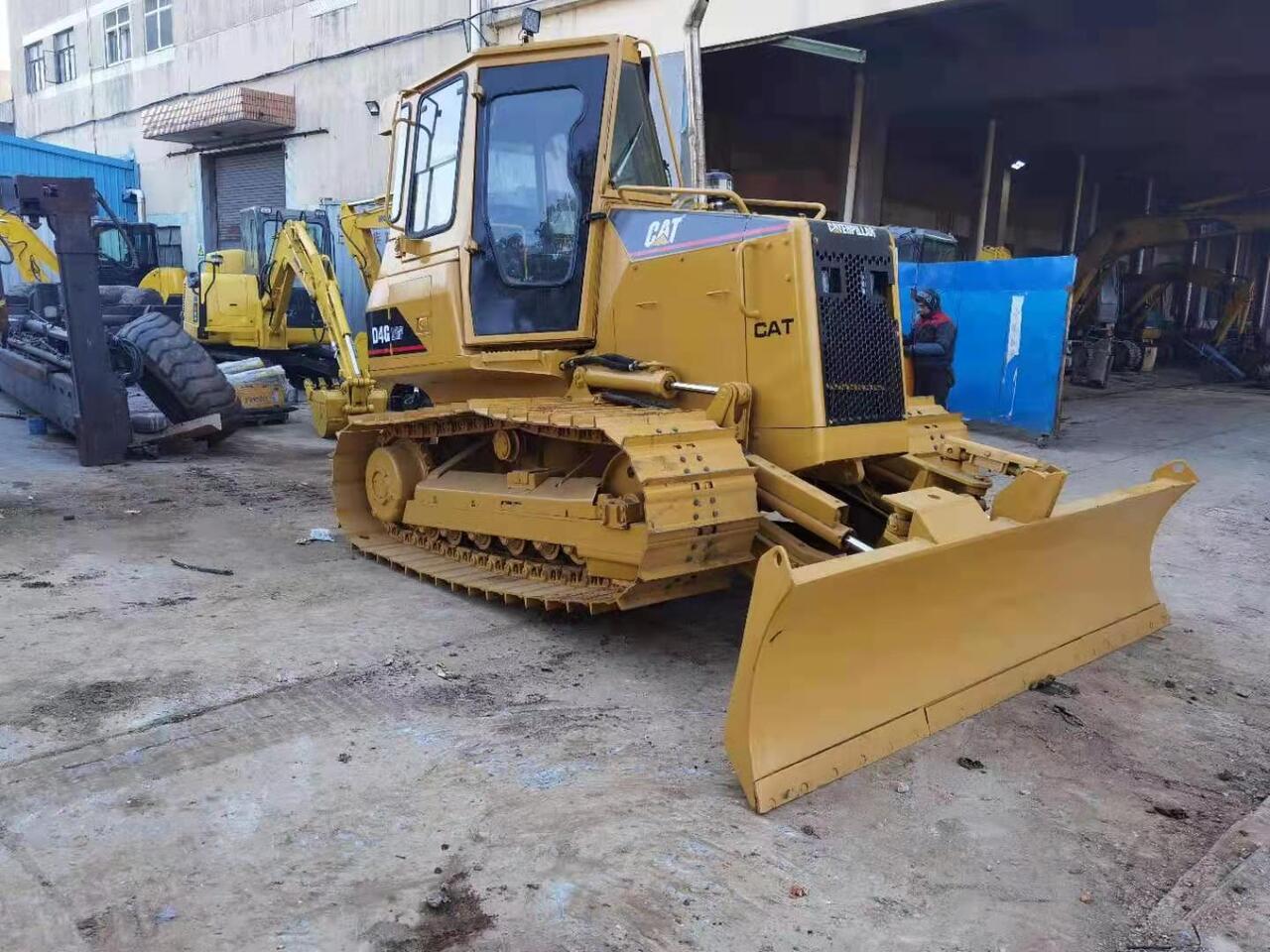 CATERPILLAR D4G - Bulldozer: foto 2 CATERPILLAR D4G - Bulldozer: foto 2