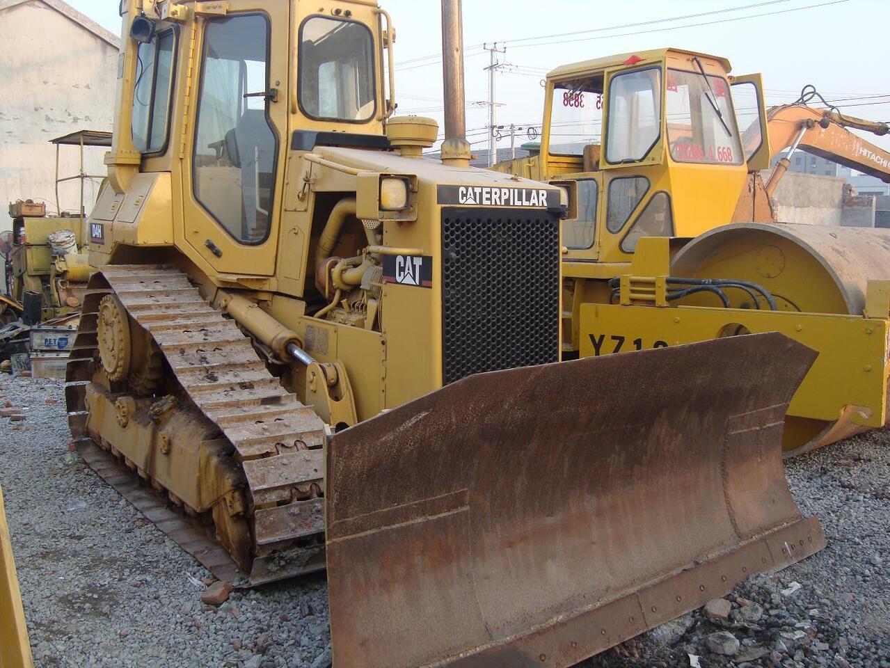 CATERPILLAR D4H - Bulldozer: foto 1 CATERPILLAR D4H - Bulldozer: foto 1
