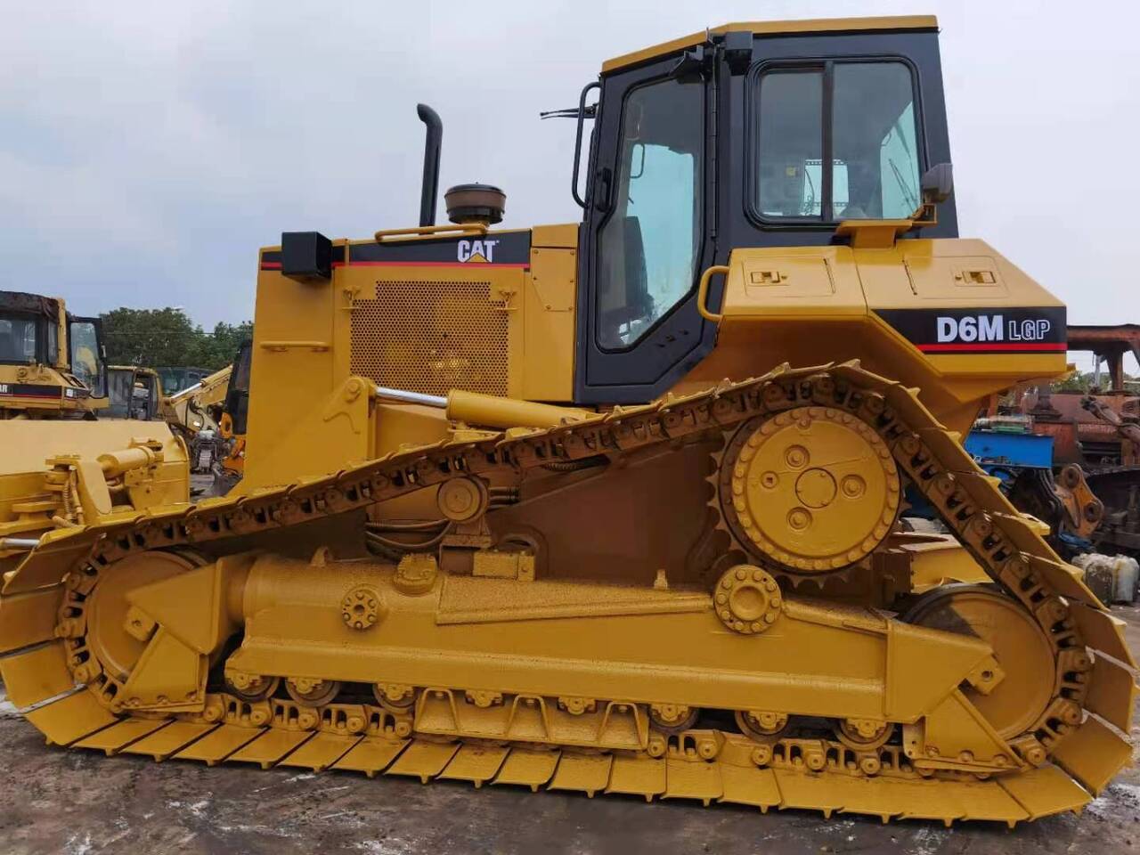 CATERPILLAR D6M - Bulldozer: foto 1 CATERPILLAR D6M - Bulldozer: foto 1