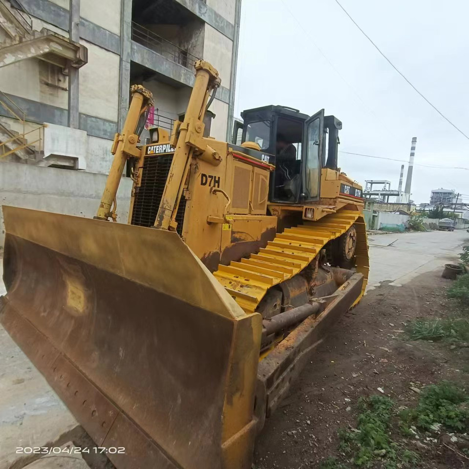 CATERPILLAR D7H - Bulldozer: foto 1 CATERPILLAR D7H - Bulldozer: foto 1