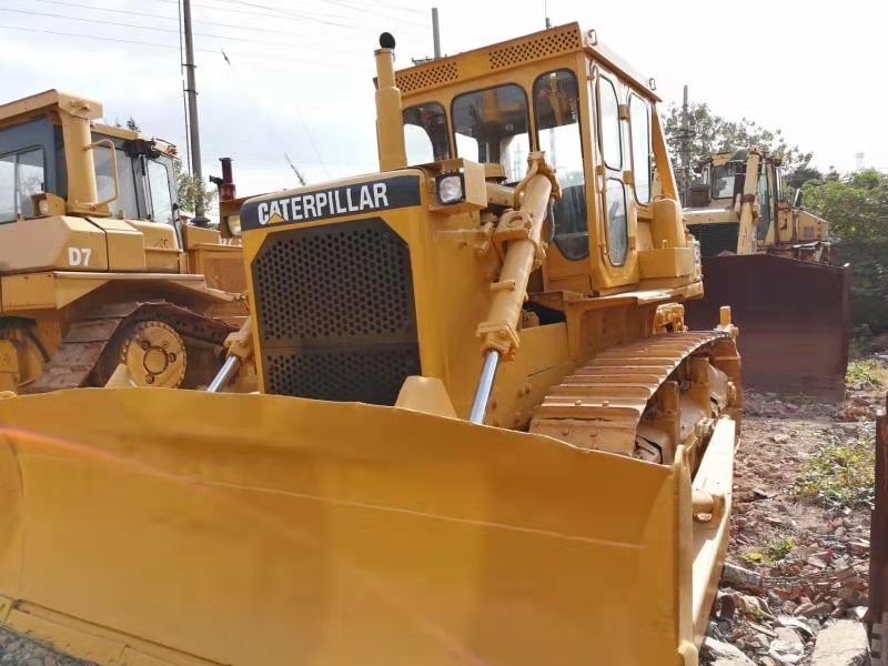 CATERPILLAR D8K - Bulldozer: foto 1 CATERPILLAR D8K - Bulldozer: foto 1