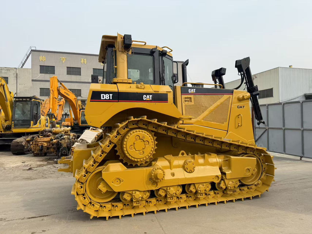 CATERPILLAR D8T - Bulldozer: foto 1 CATERPILLAR D8T - Bulldozer: foto 1