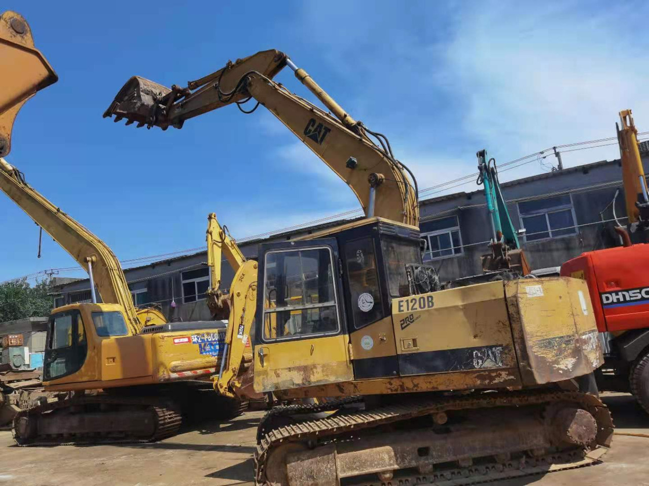 CATERPILLAR E120B - Excavadora: foto 3 CATERPILLAR E120B - Excavadora: foto 3